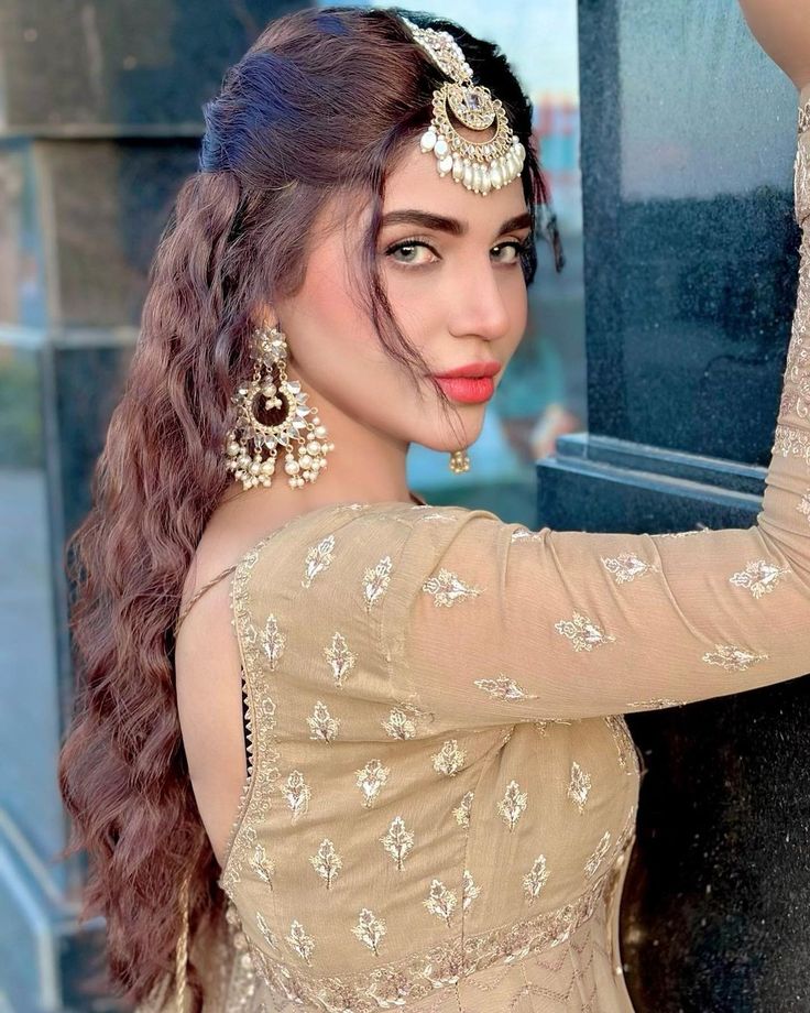 Amna Malik Pakistani Actress
