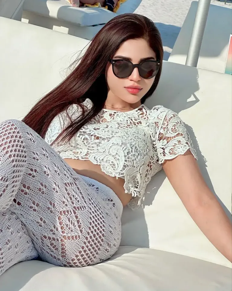 Amna Malik Bold Photos
